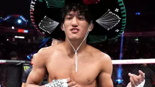 На подарок маме. Боец UFC обратился с необычной просьбой к Дане Уайту