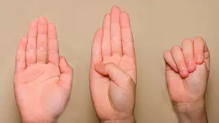 "Спасите": полиция напомнила о жесте, который означает, что человек в беде