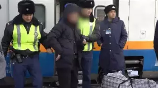 Около тысячи пассажиров сняты с поездов за различные нарушения