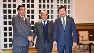 Кошанов передал премьер-министру Пакистана теплые приветствия Токаева