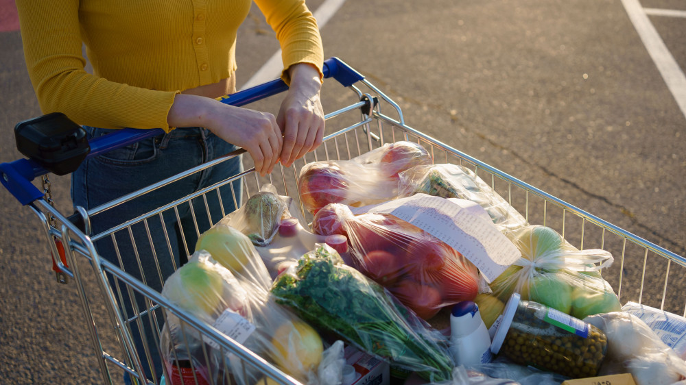 Названы причины резкого роста цен на продукты и сотовую связь в Казахстане