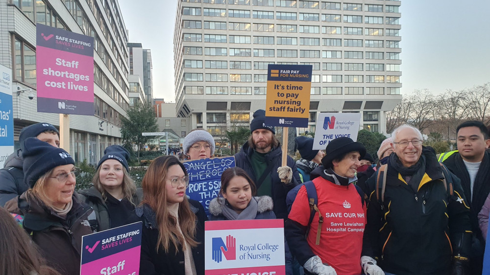Медсестры Великобритании начали беспрецедентную забастовку