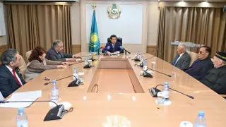 Аким СКО Айдарбек Сапаров встретился с аксакалами региона