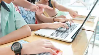 Директора школ экономят на интернете - министр