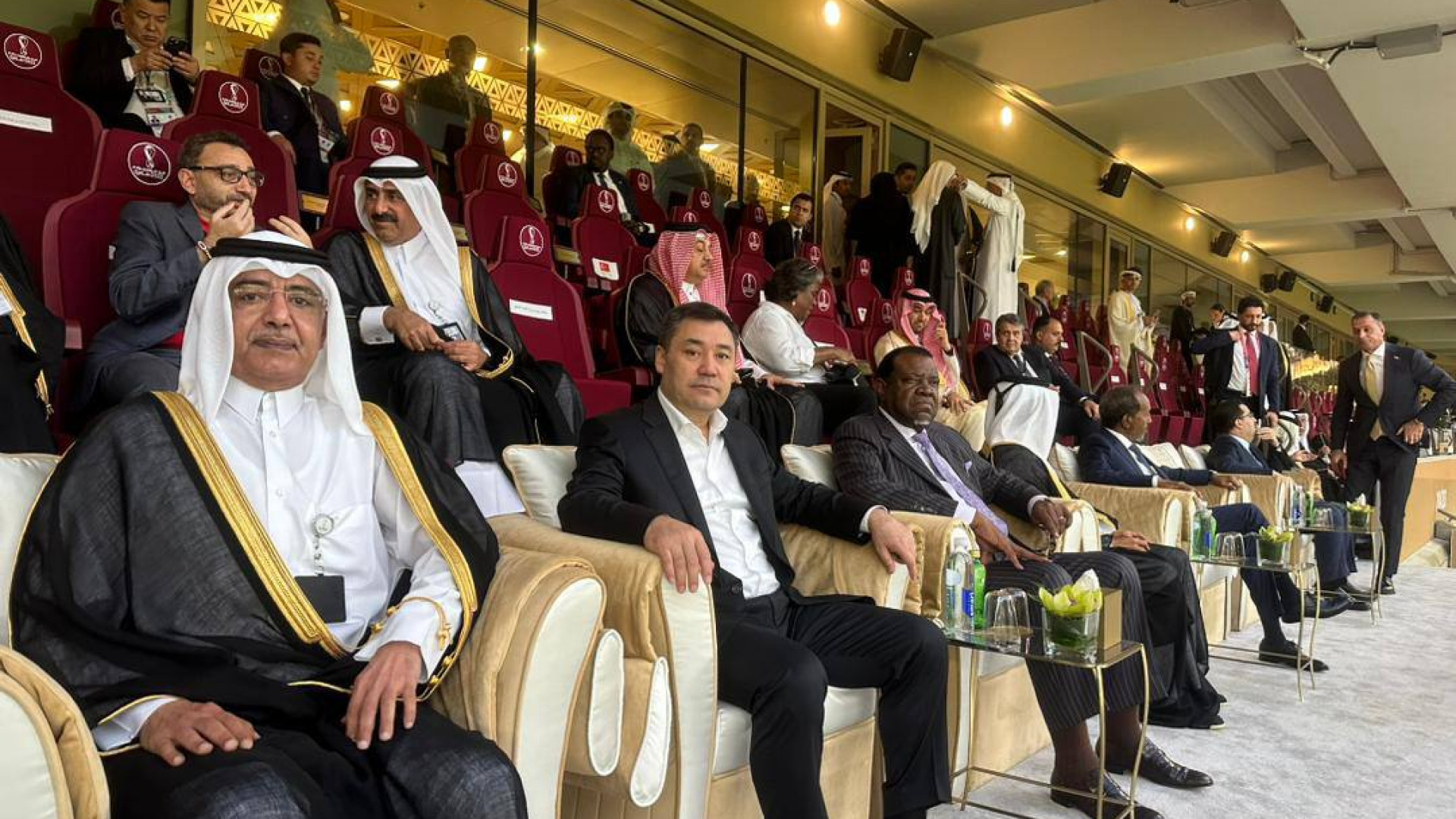 Президента Кыргызстана раскритиковали за полет на ЧМ на частном ...