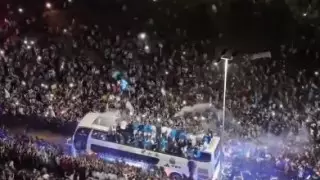 "Сумасшествие" и "кабелем по голове". Тысячи фанатов встретили триумфаторов ЧМ в Аргентине