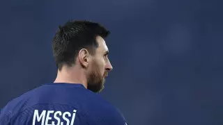 "Терпеливо жду Лео" и "вытрите слезы". В сети обсуждают фото с футболкой Месси из Франции