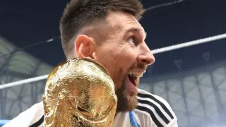 "Мы поняли: ты выиграл". Автор скандального интервью с Роналду потроллил Месси