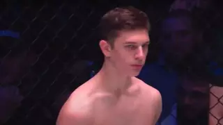 16-летний сын Рамзана Кадырова нокаутировал соперника в дебютном бою в ММА