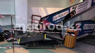 "Нога застряла в эскалаторе": Женщина пострадала в ТРЦ Уральска
