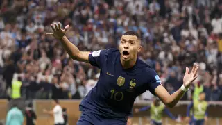 "Услышал свое имя". Мбаппе высказался о шутках Мартинеса, встрече с Месси и фанатах