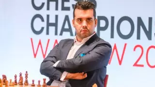 Российского шахматиста заставили снять футболку с провокационной надписью на ЧМ в Алматы