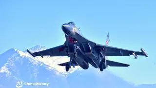 Китайский истребитель чуть не столкнулся с военным самолетом США