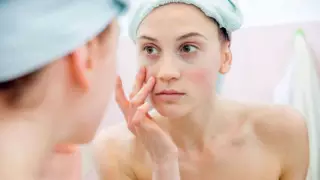 Как избавиться от отеков под глазами после новогодних праздников