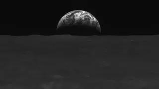 Новое фото "восхода Земли" над лунным горизонтом появилось в Сети