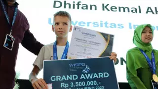 Казахстанский школьник изобрел робота, "борющегося" с COVID-19