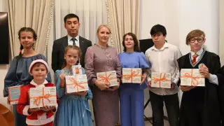 Новогодние подарки детям от металлургов ​