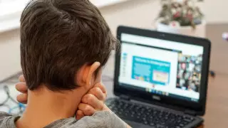 Школьники и студенты колледжей Семея 9 января будут учиться онлайн