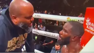 "Проснись! Время драться!" Тренер отхлестал боксера во время боя и рассмешил фанатов