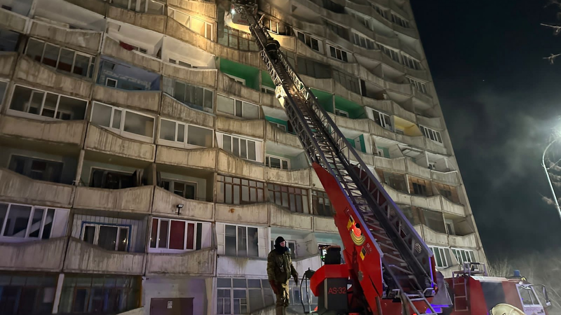 Взрыв в многоэтажке Караганды: мужчина упал с восьмого этажа: 11 января  2023 01:25 - новости на Tengrinews.kz