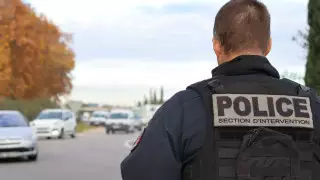 Неизвестный напал с ножом на прохожих на вокзале Парижа