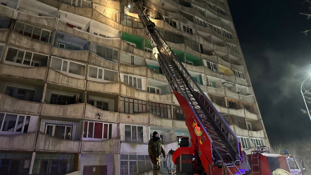 Появились новые подробности пожара в многоэтажке в Караганде