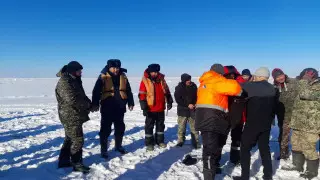 Авто с людьми ушло под лед на Алаколе: водитель утонул