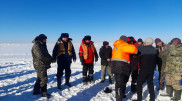 Авто с людьми ушло под лед на Алаколе: водитель утонул