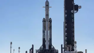 SpaceX отложила запуск сверхтяжелой ракеты Falcon Heavy на сутки