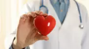 Врач назвал необычные симптомы, сигнализирующие о проблемах с сердцем