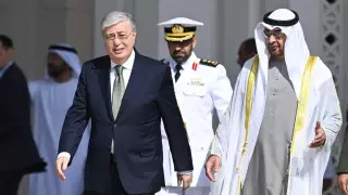 21 залп и гимн Казахстана: Как Токаева встретили во дворце "Аль-Ватан"