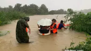 Число погибших во время наводнений на Филиппинах достигло 30 человек