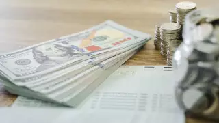 Курс доллара снизился почти на 2 тенге