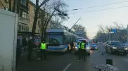 Водителя троллейбуса насмерть сбили в Алматы