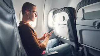 Популярная в сети стюардесса перечислила самые глупые вопросы пассажиров