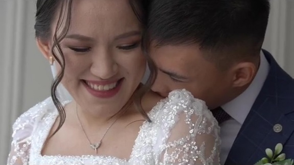 Свадьба по договору: в сети обсуждают историю любви молодоженов из Костаная