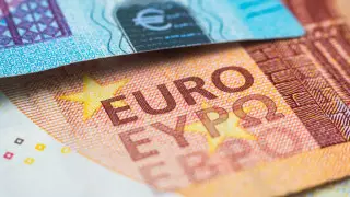 Названы официальные курсы доллара, рубля и евро на 25 января