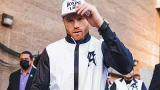 Канело зажигательно сплясал под казахскую песню на тренировке