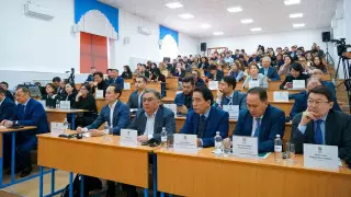 В Esil University прошел семинар с профессорами Кембриджского университета