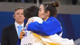 "Впервые в истории". Казахстанские дзюдоистки выиграли золото и серебро Гран-при Мирового тура в Алмаде