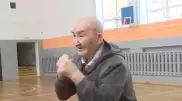 77-летний тренер учит детей боксу в поселке Карагандинской области