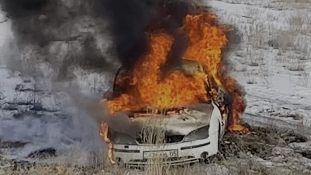 Два человека сгорели в машине в Алматинской области
