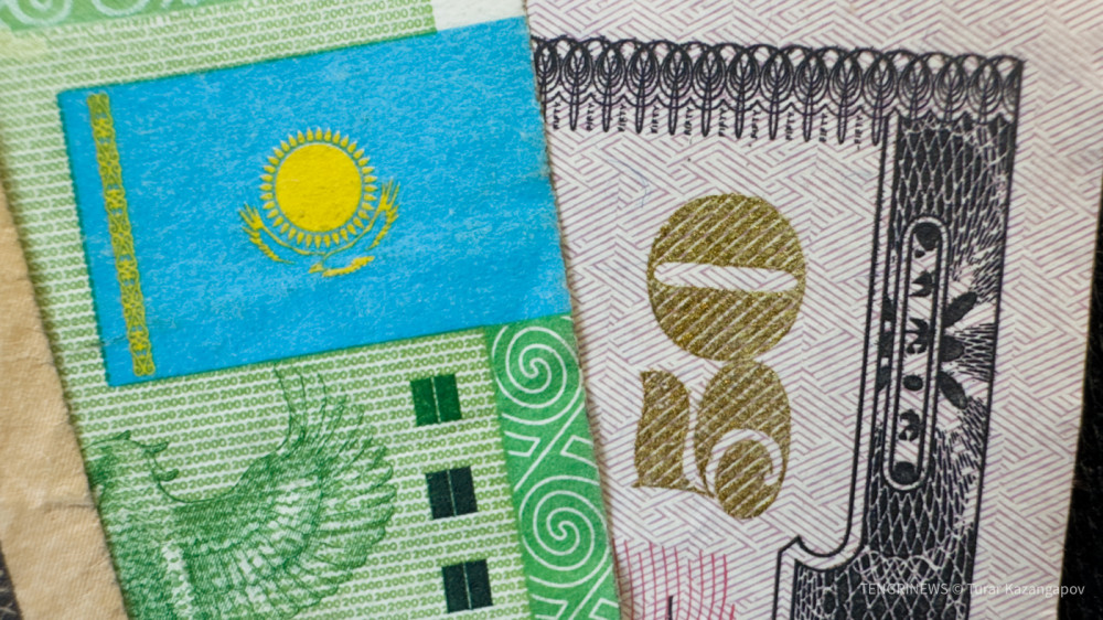 Названы официальные курсы доллара, рубля и евро на 2 февраля