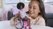 Barbie со сколиозом: компания Mattel создала куклу с заболеванием позвоночника