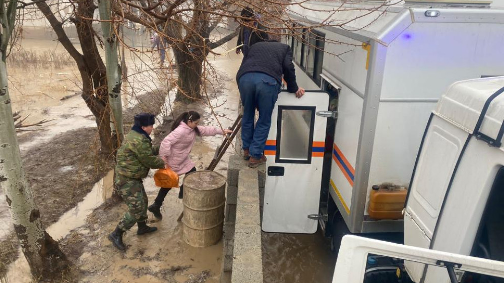 Больше 200 человек эвакуировали из-за паводков в Туркестанской области