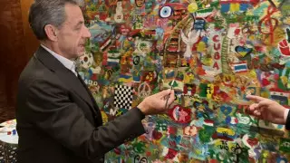 Саркози с женой приняли участие в казахстанском арт-проекте