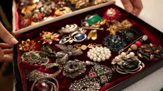 Винтажные броши коллекционирует жительница Костаная