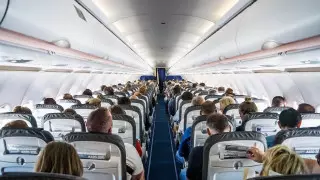 Как выспаться в экономклассе? Лайфхаки в самолете назвала стюардесса