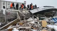 Землетрясение в Турции: спасатели продолжают поиск жертв