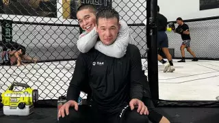 "Казахи в Майами". Шавкат Рахмонов представил фото перед боем в UFC